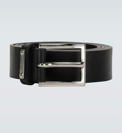 Classic leather buckle belt
