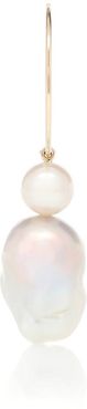 Venus 14kt gold and pearl single hoop earring