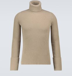Distorted ribbed turtleneck sweater