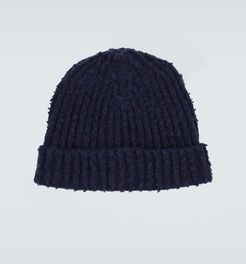 Peeled wool beanie