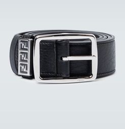 Classic buckle leather belt