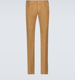 Single-pleated chino pants