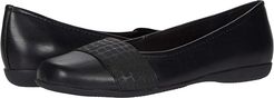 Samantha (Super Soft Vegan Leather/ Croco Print Elastic (Black)) Women's Slip on  Shoes