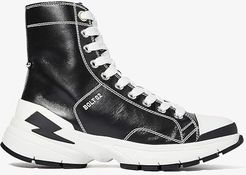 Bolt 02 Classic Sneaker (Black/White) Men's Shoes
