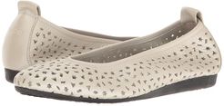 Lilly (Nacre/Brume Fast Metal) Women's Flat Shoes