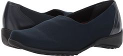 Traveler (Navy Stretch Fabric) Women's Slip on  Shoes