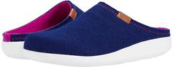 Hubbard Dreams Clog (Navy Blue/Magenta) Women's Shoes