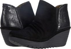 YAMY266FLY (Black Oil Suede/Croco Print) Women's Shoes