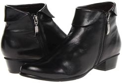 Stockholm (Black) Women's Zip Boots
