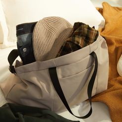 ReNew Transit Weekender Bag by Everlane in Warm Charcoal