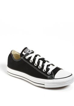 Chuck Taylor Low Top Sneaker