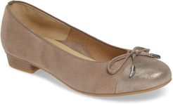 'Betty' Cap Toe Flat