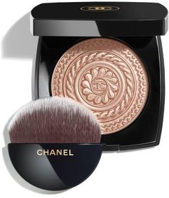 ÉCLAT MAGNÉTIQUE DE CHANEL Illuminating Powder