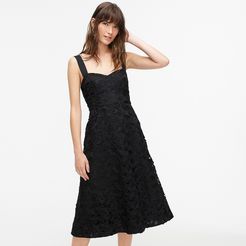 Sleeveless sweetheart midi dress in lace