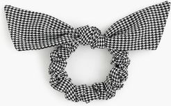 Bow scrunchie in houndstooth