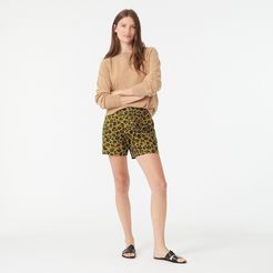 Garment-dyed cargo short in leopard