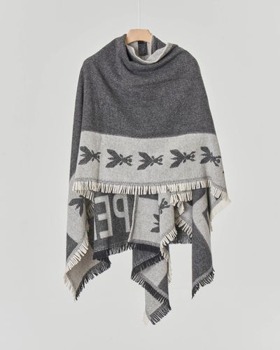 Cappa in misto lana grigia con scritta e Fly logo in negativo