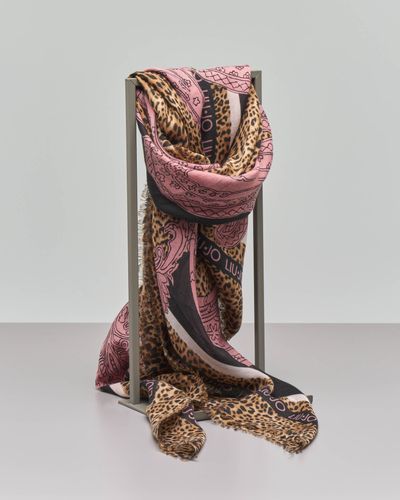 "Foulard 120x120 a stampa animalier e disegni cashmere a contrasto di colore"