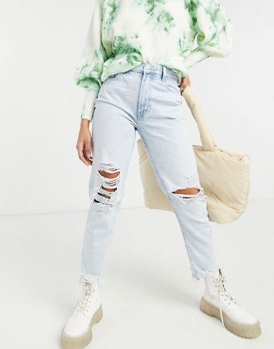 organic cotton mom jeans with distressed hem in light blue-Blues