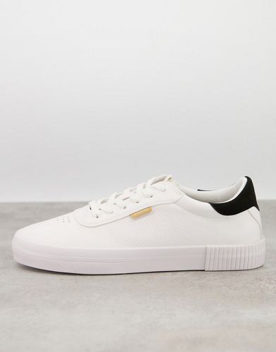 sneakers with contrast back panels in white