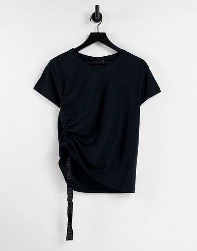 umbra - T-Shirt nera con arricciatura sul lato-Nero