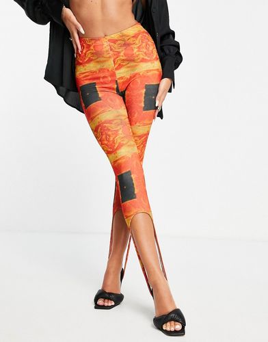 Leggings rossi con stampa cachemire e staffe-Multicolore