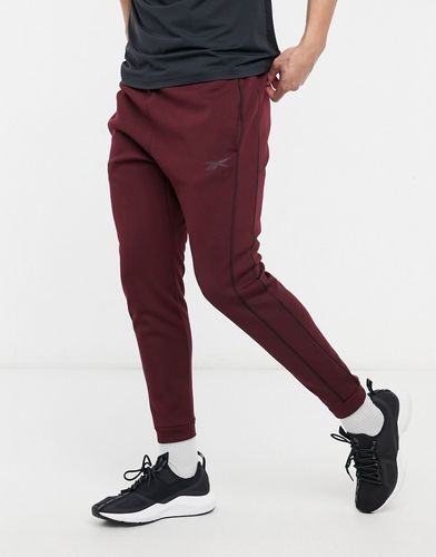 Training polyknit sweatpants in burgundy-Red