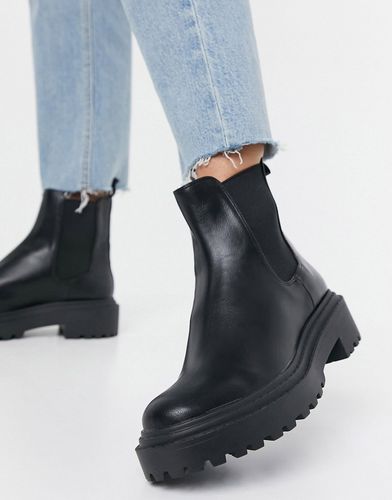 pull on chunky chelsea boots in black