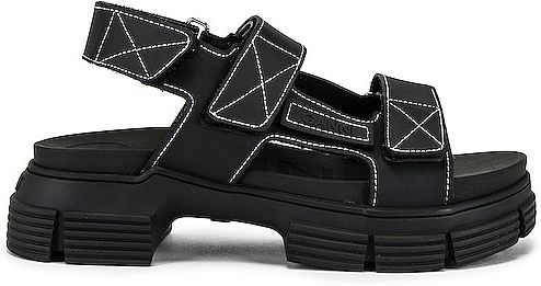 Sport Sandal in Black. Size 37, 38, 39, 40.