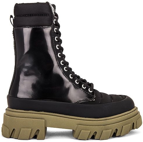 Combat Boot in Black. Size 36, 37, 38, 39.