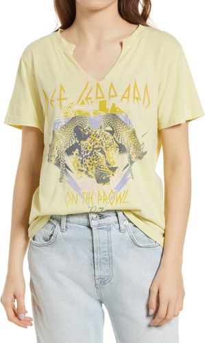 Def Leppard On The Prowl Graphic Tee