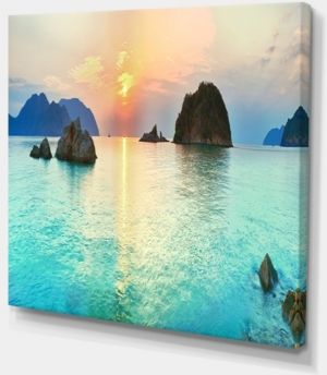 Designart Sunrise Panorama Photography Canvas Art Print - 40" X 30"