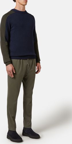 maglia girocollo navy e verde in misto cashmere